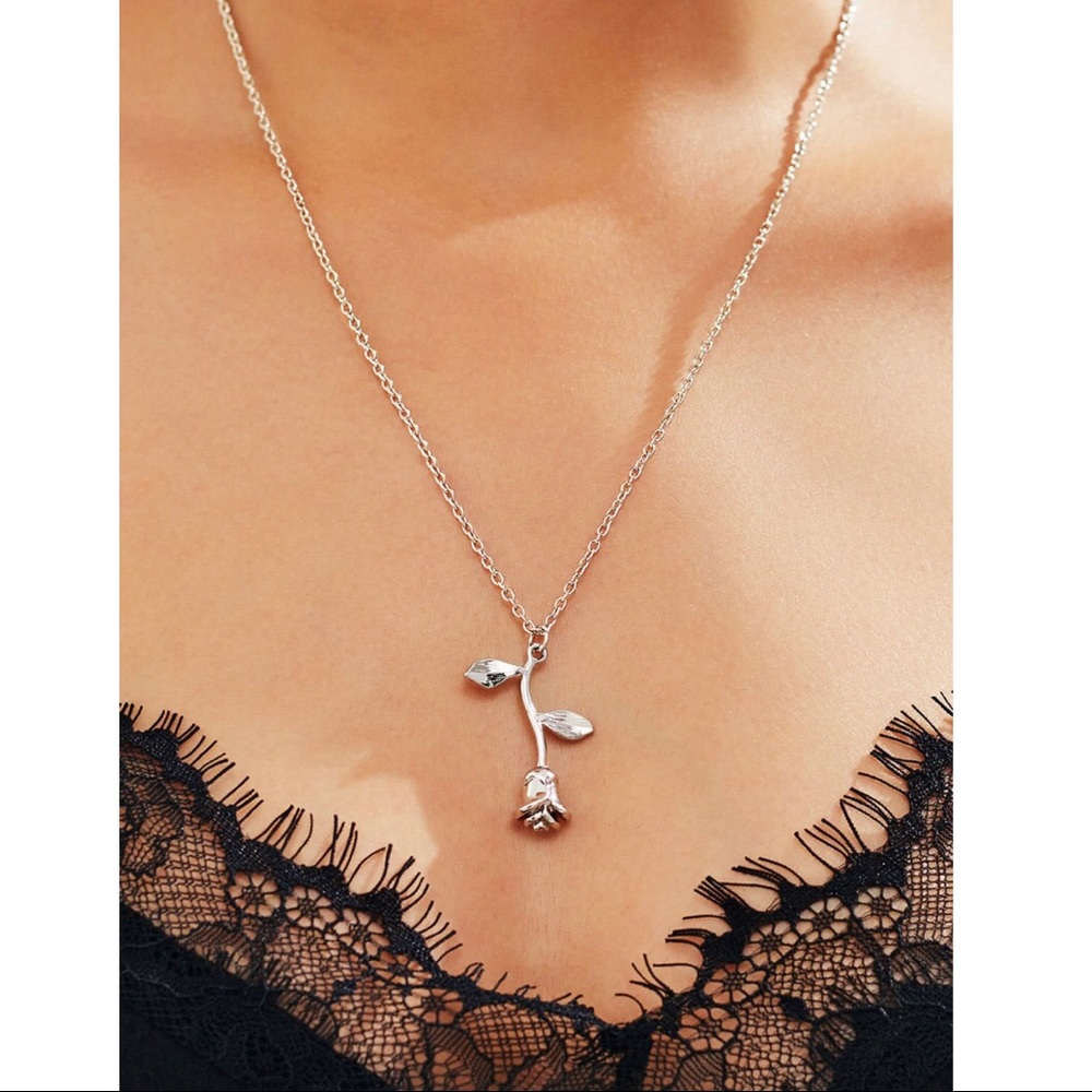 Pretty Rose Pendent Necklace - Silver